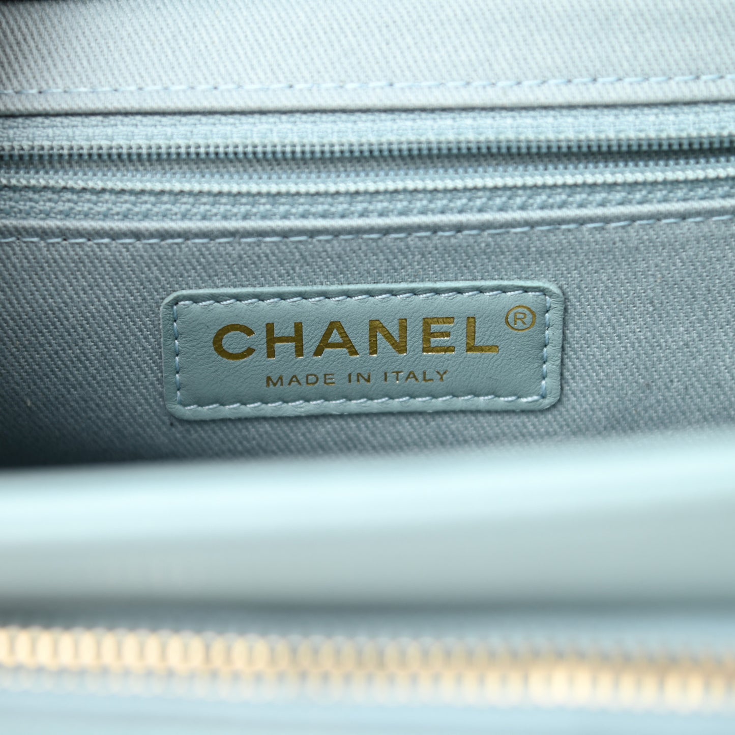 Caviar Quilted Medium Business Affinity Flap Light Blue
