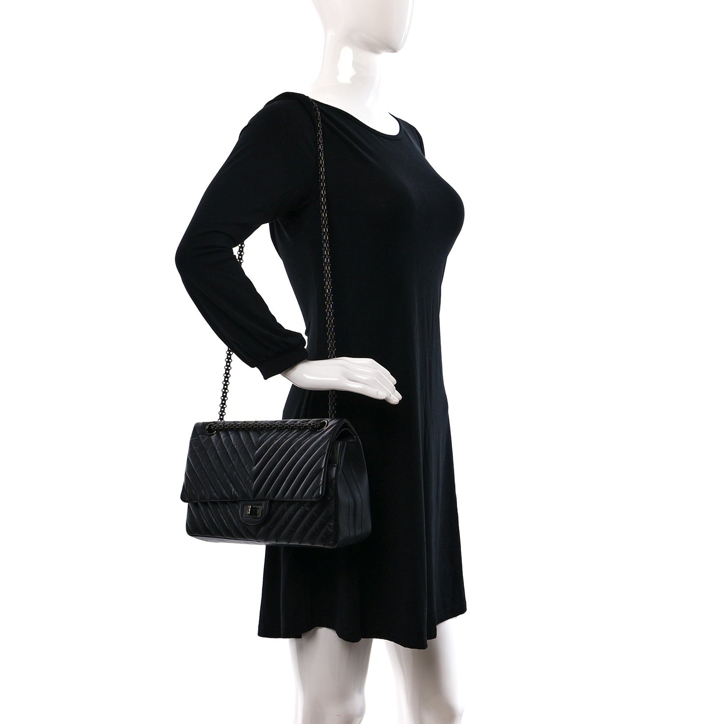 Aged Calfskin Chevron Quilted 2.55 Reissue 226 So Black