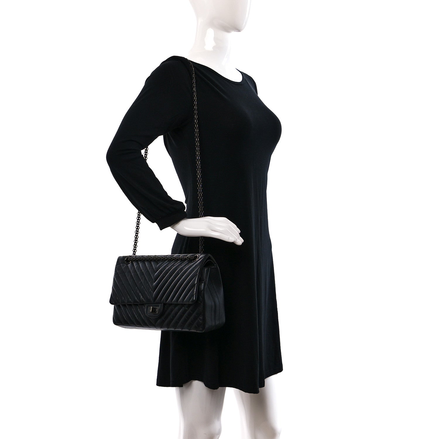 Chanel Aged Calfskin Chevron Quilted 2.55 Reissue 226 So Black 2 of 11