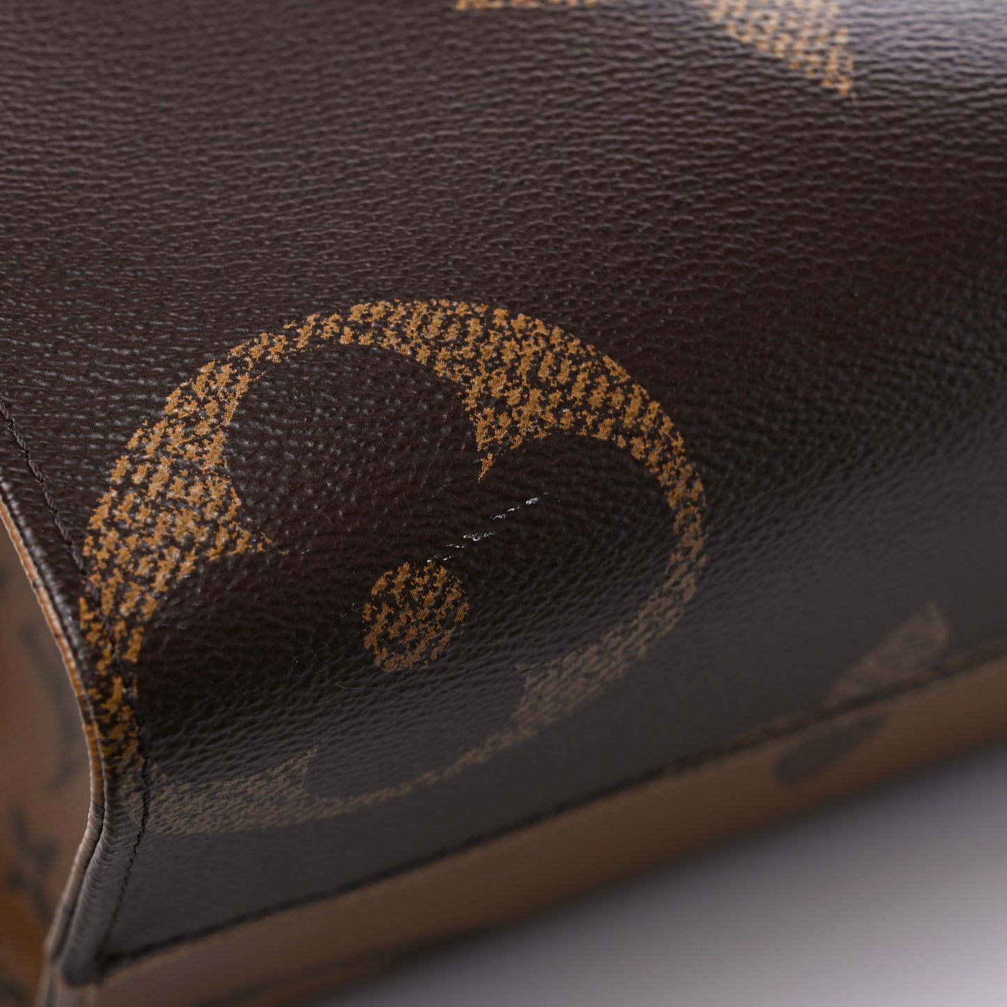 Reverse Monogram Giant Onthego MM