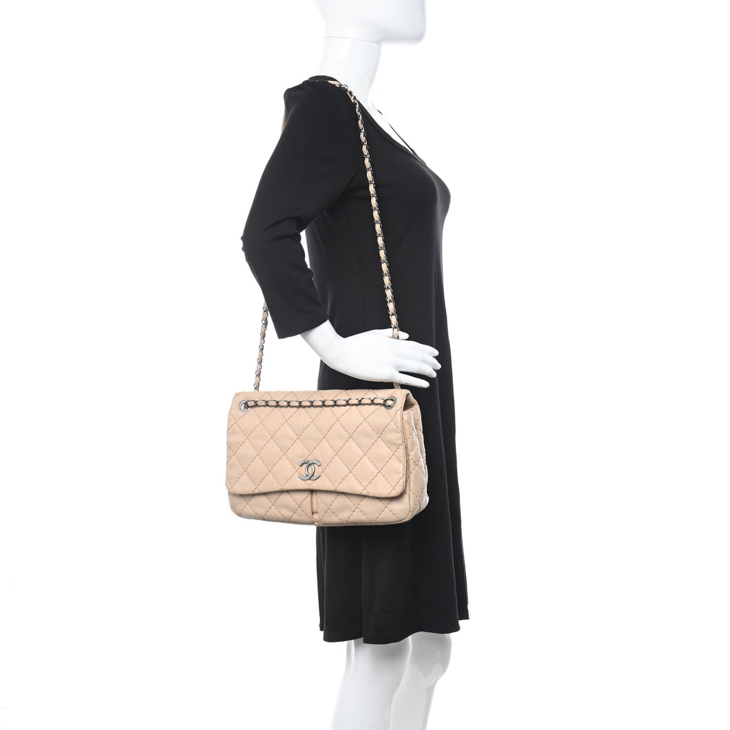 Grained Calfskin Medium Natural Beauty Flap Beige
