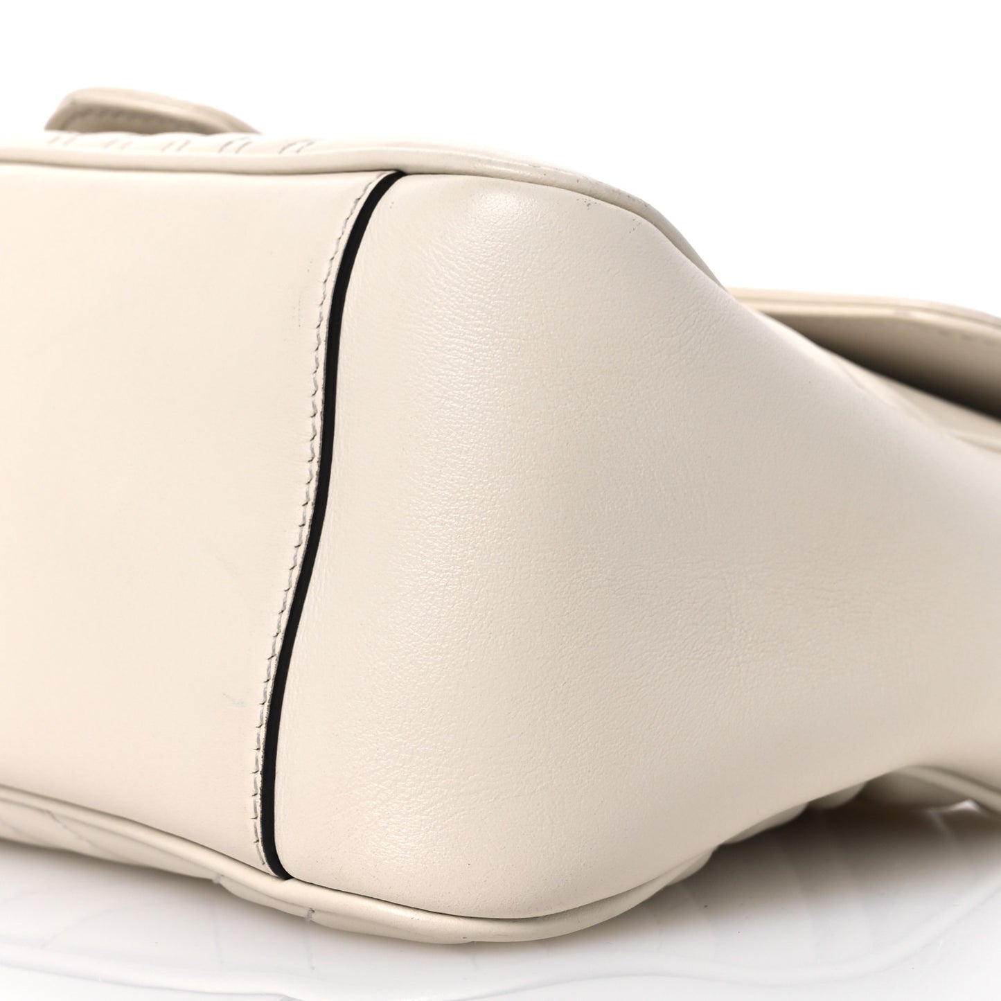 Calfskin Matelasse Small GG Marmont Top Handle Shoulder Bag White