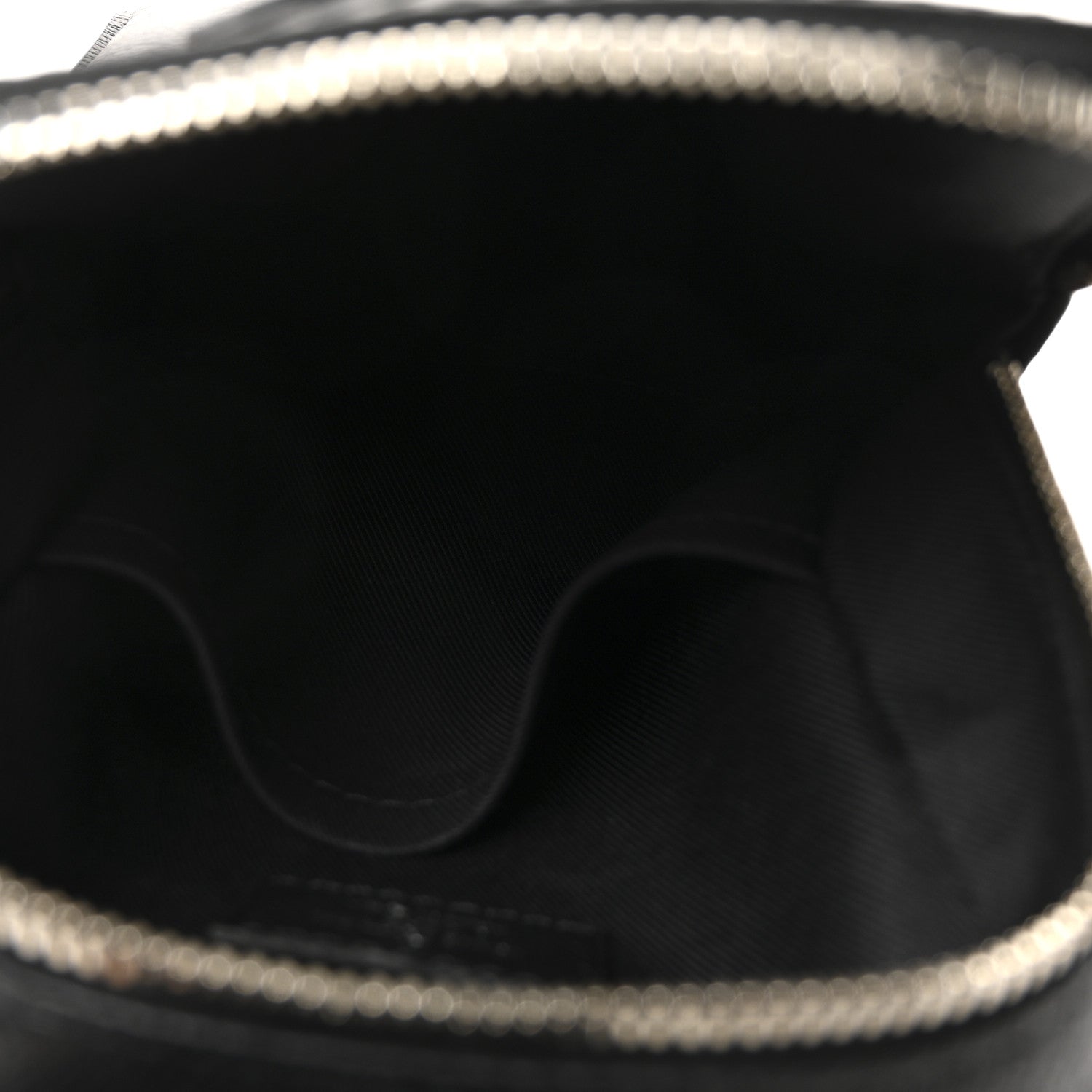 Louis Vuitton Taigarama Outdoor Slingbag Black 5 of 10