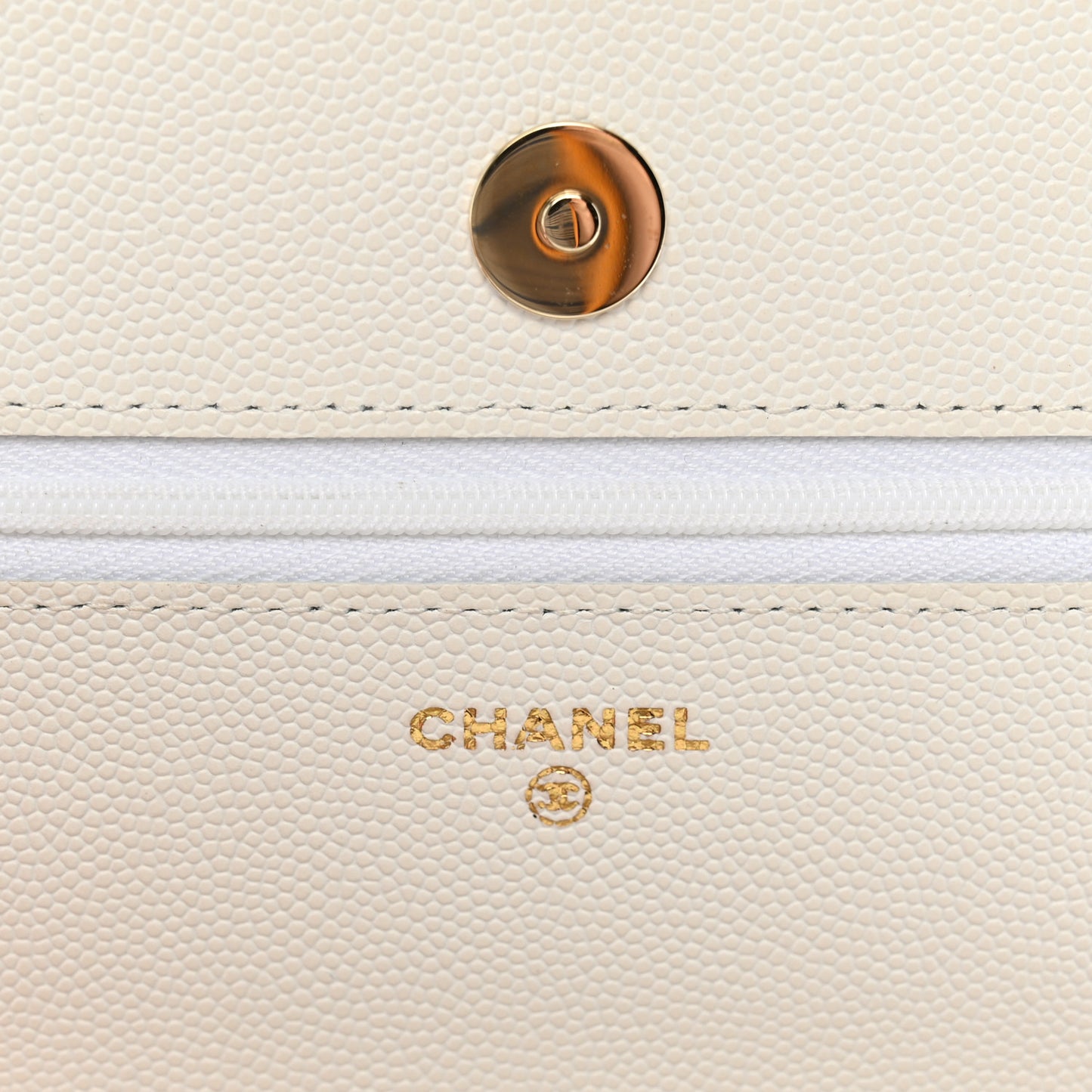 Caviar Quilted Wallet on Chain WOC White