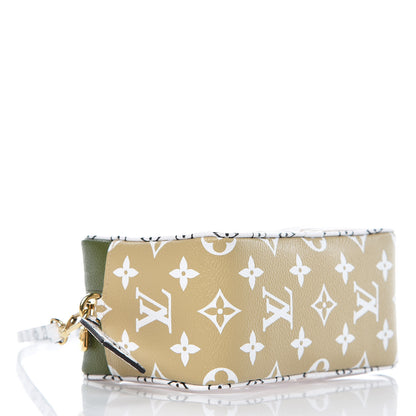 Louis Vuitton Monogram Giant Beach Pouch Kaki 4 of 6