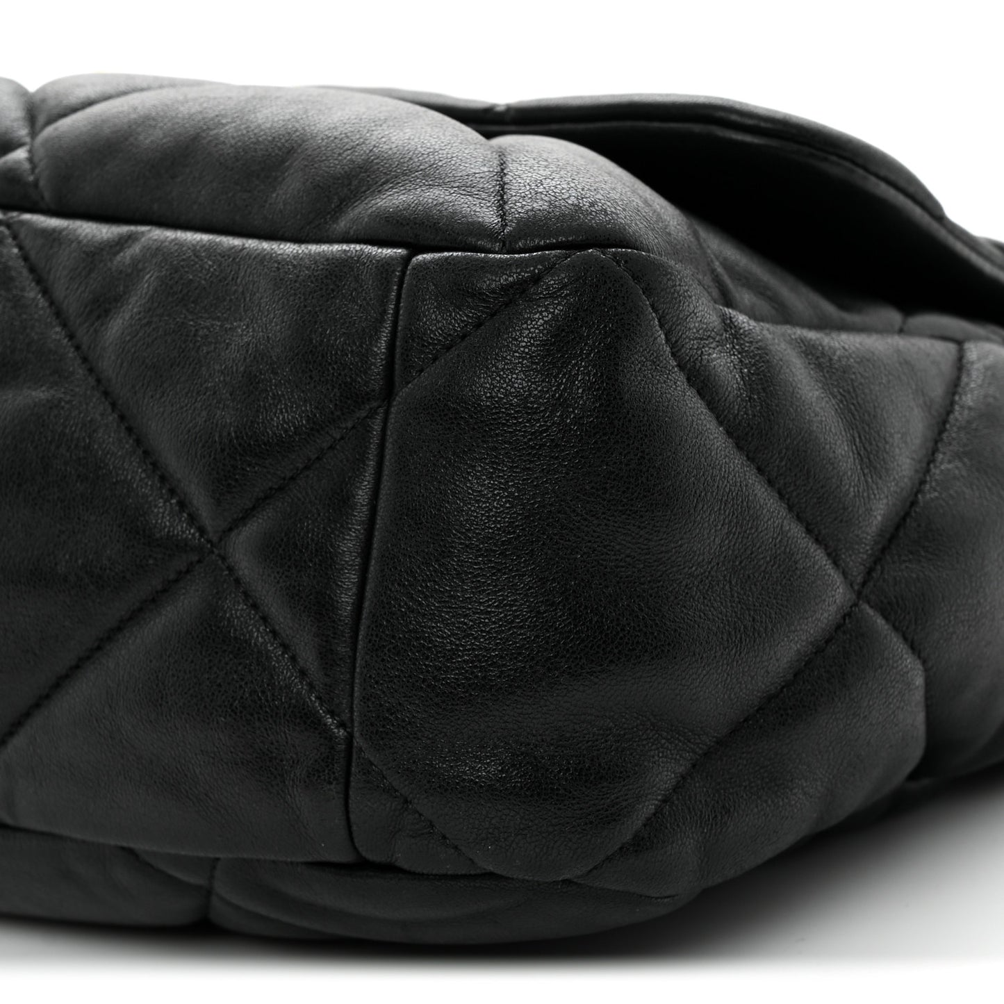 Lambskin Quilted Maxi Chanel 19 Flap Black