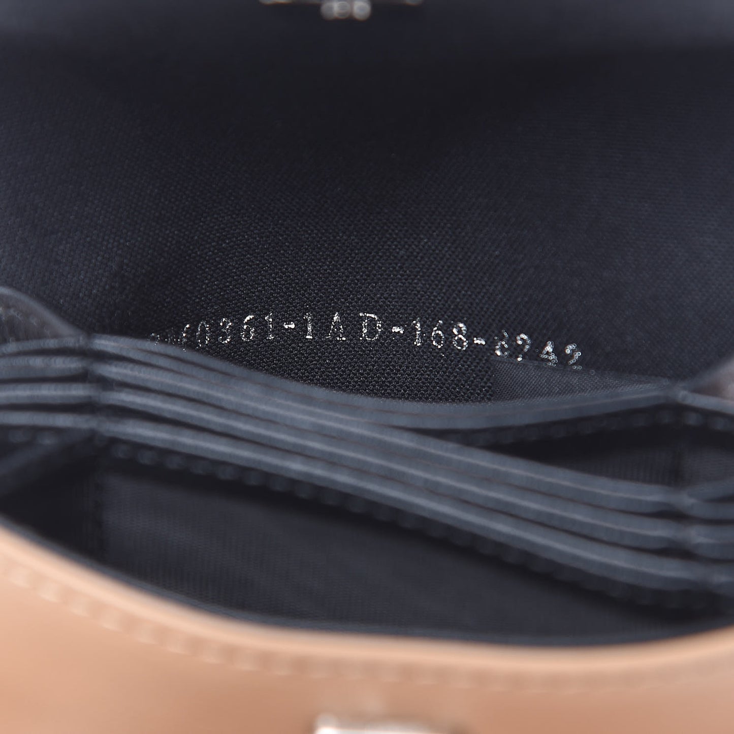 Vitello Dolce Bi-Color Gusseted Card Holder Cuoio