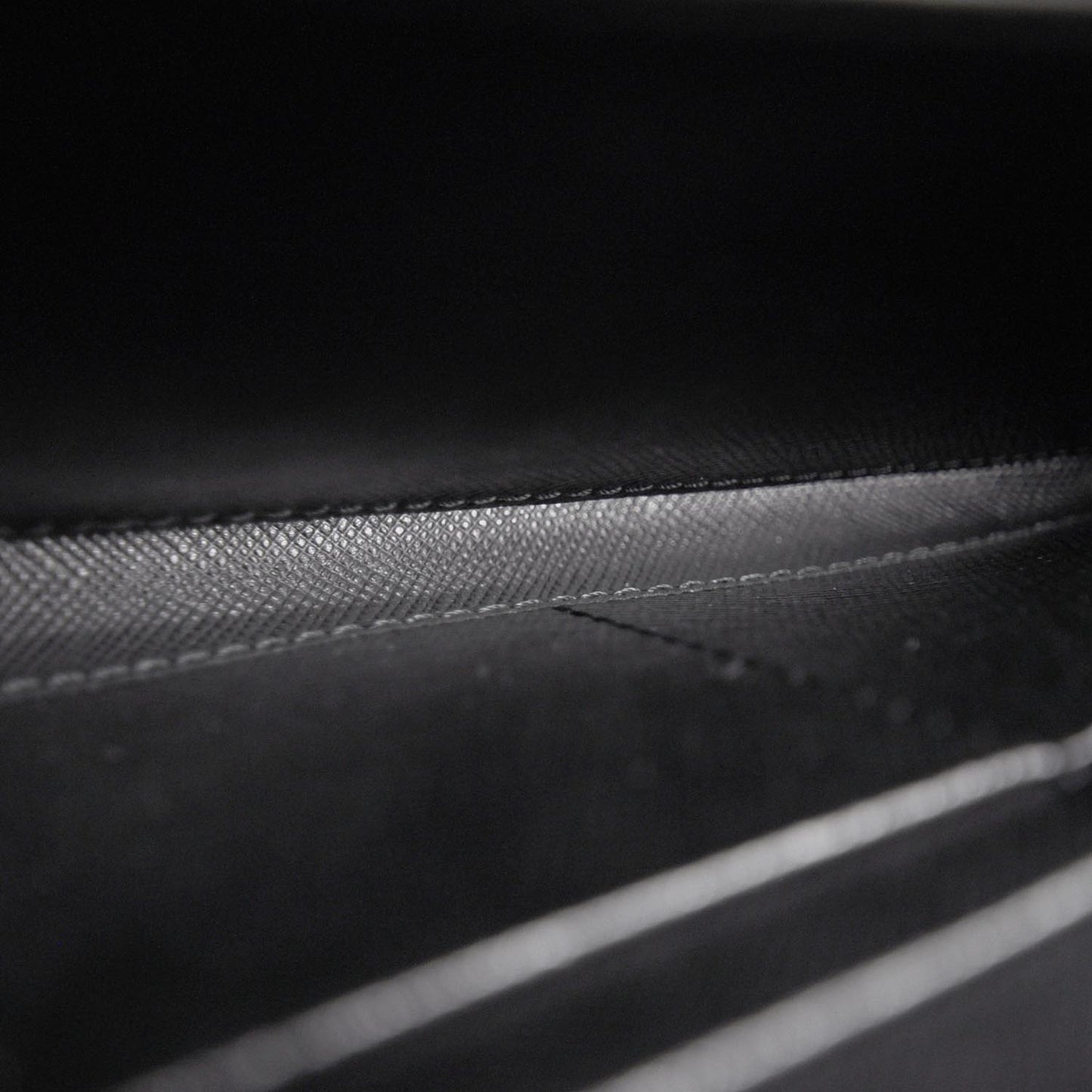 Saffiano Zip Around Wallet Nero