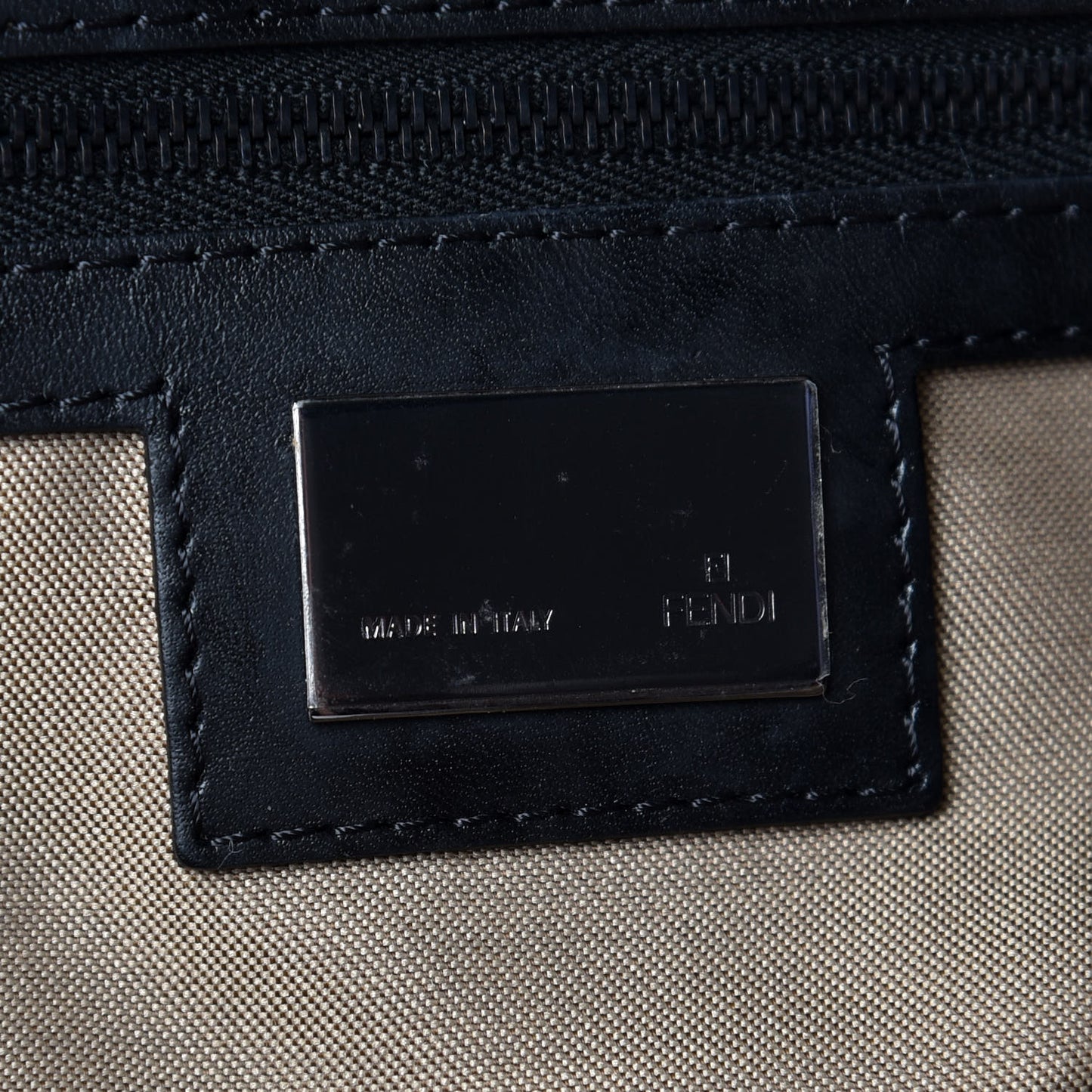Zucchino Vitello Shoulder Bag Beige Black