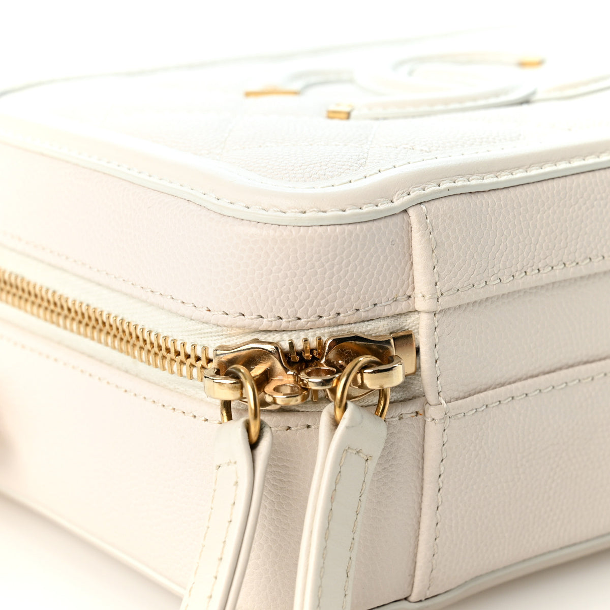 Caviar Quilted Small CC Filigree Vanity Case White