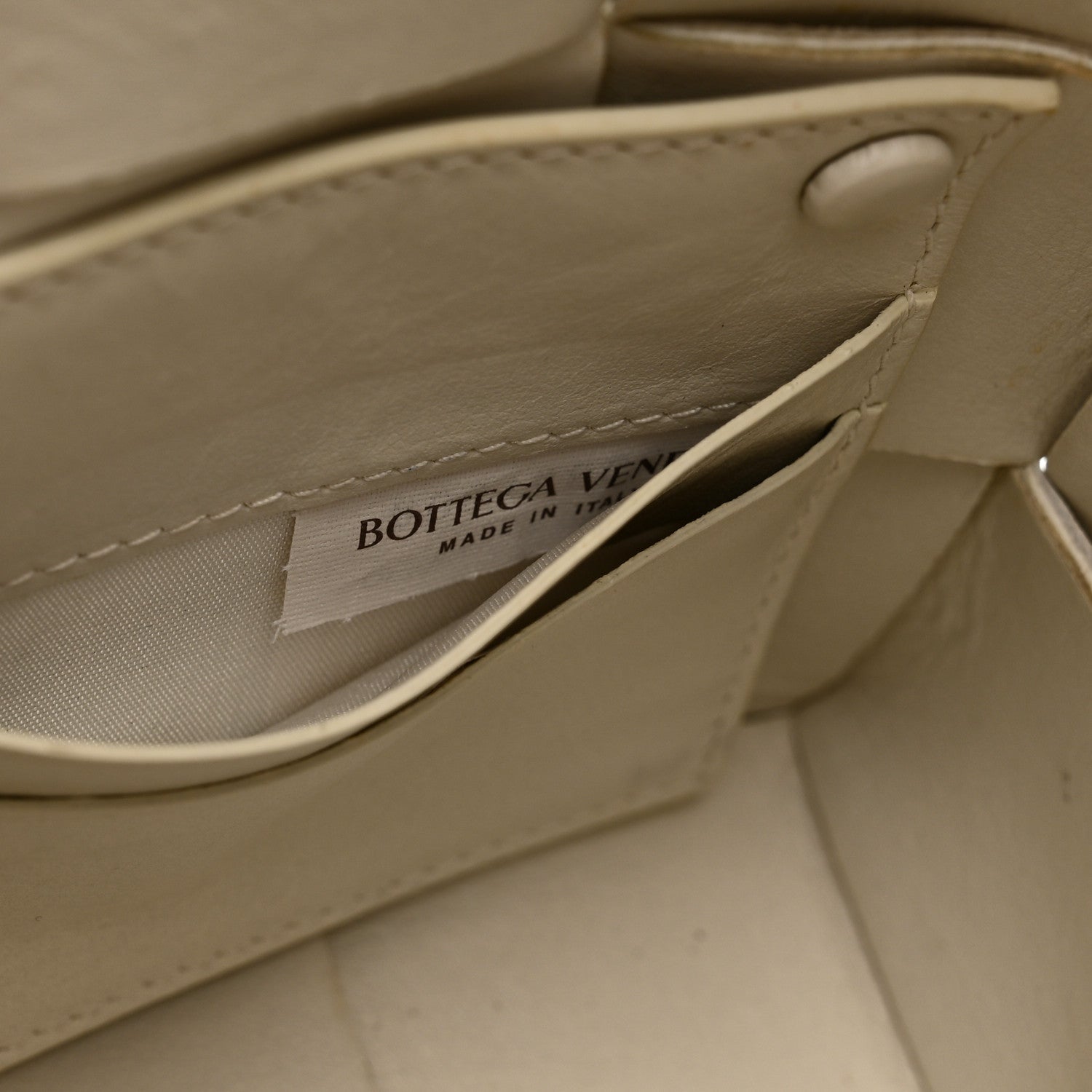 Bottega Veneta Calfskin Maxi Intrecciato Cassette Pouch On Strap Chalk 7 of 10