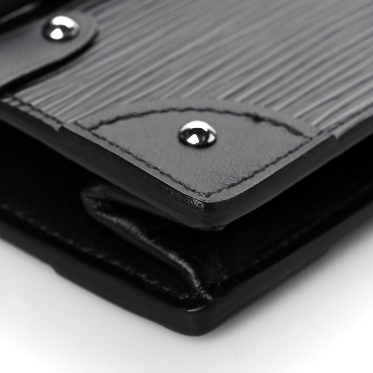 Epi Trunk Chain Wallet Black