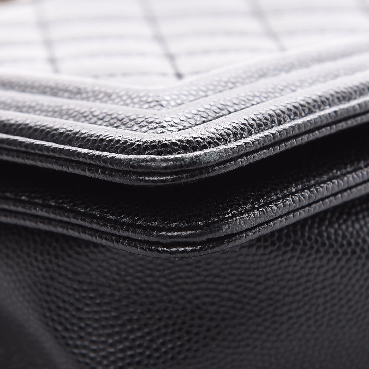 Caviar Quilted Medium Boy Flap Black