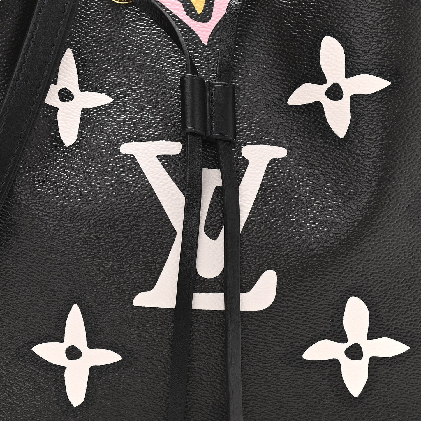 Monogram Giant Wild At Heart Neonoe MM Black