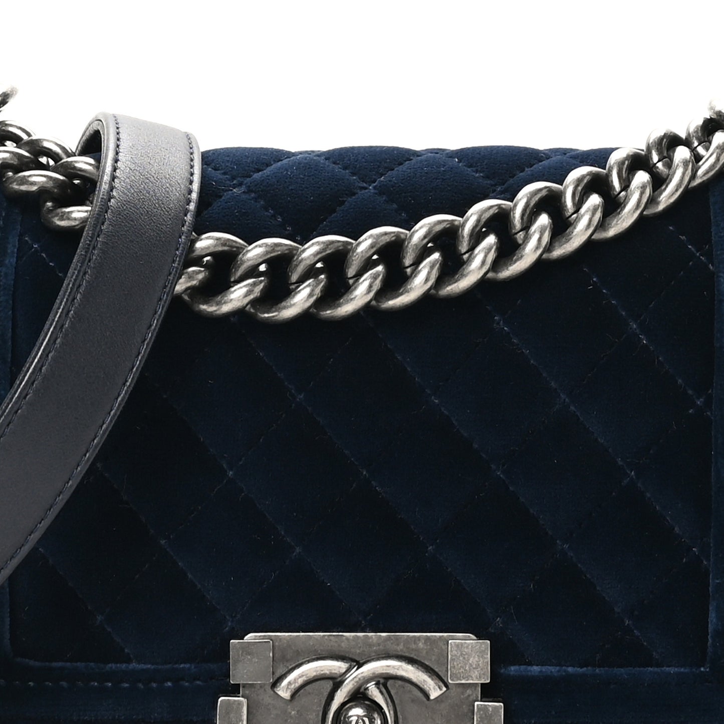 Velvet Quilted Small Boy Flap Marine Fonce