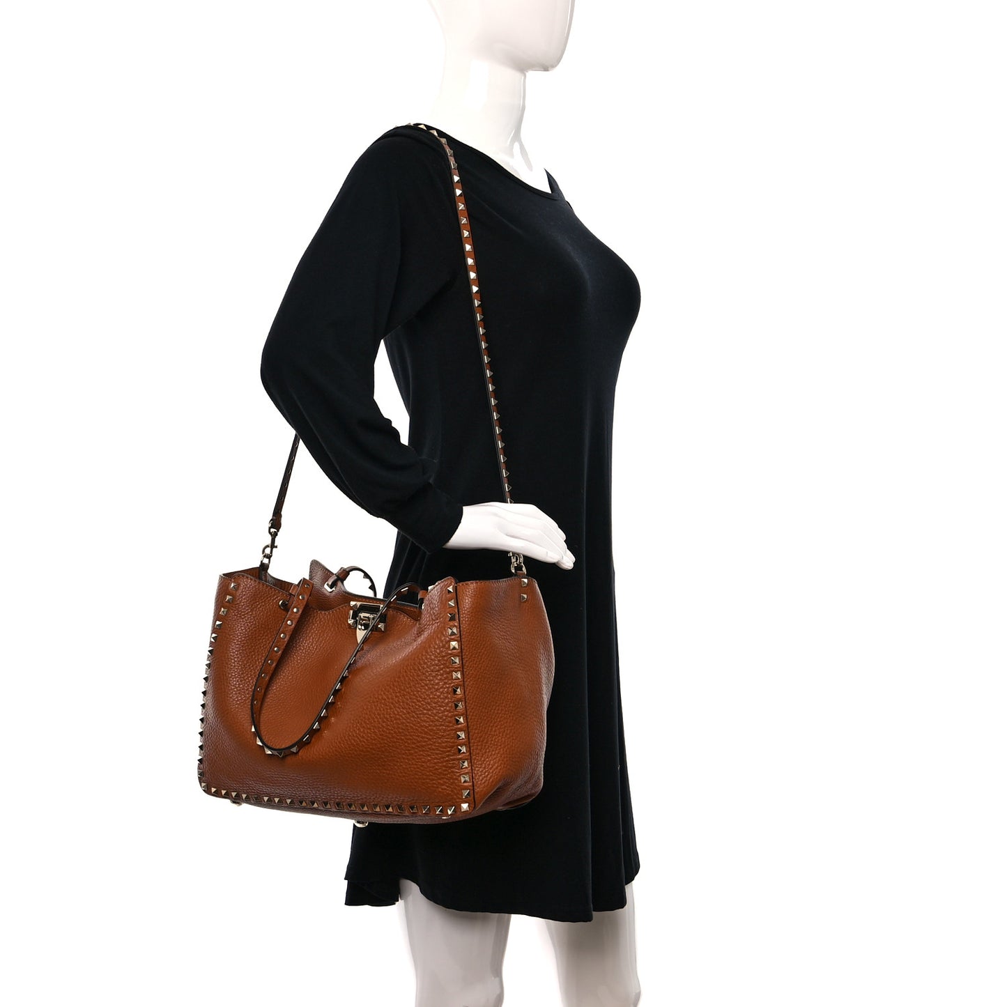 Pebbled Calfskin Medium Rockstud Tote Light Cuir
