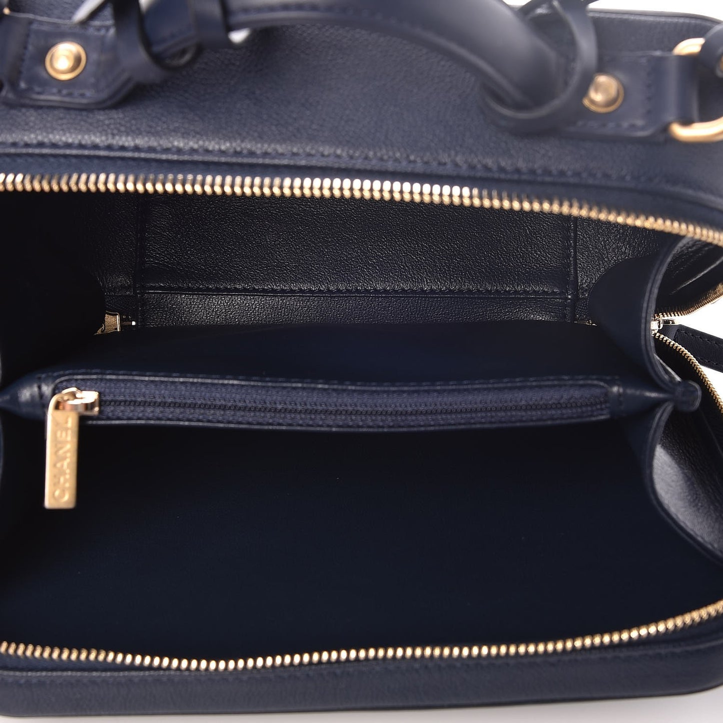 Caviar Quilted Medium CC Filigree Vanity Case Navy