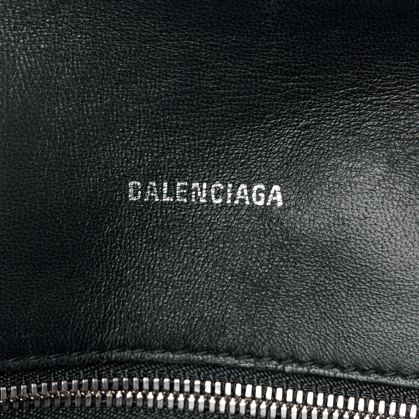 Pebbled Calfskin Logo Everyday Flap Chain Wallet Black