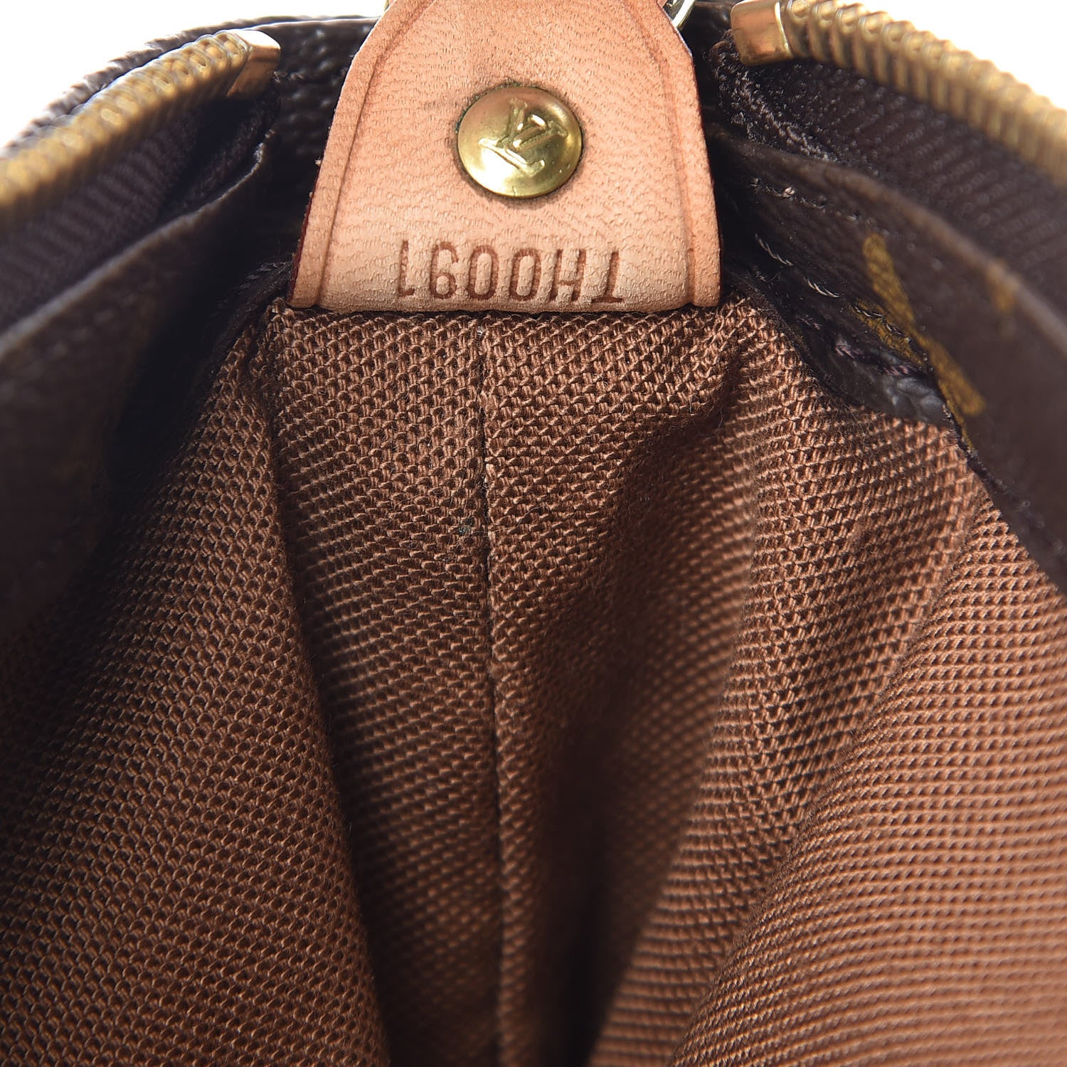 Louis Vuitton Monogram Cabas Mezzo 7 of 15