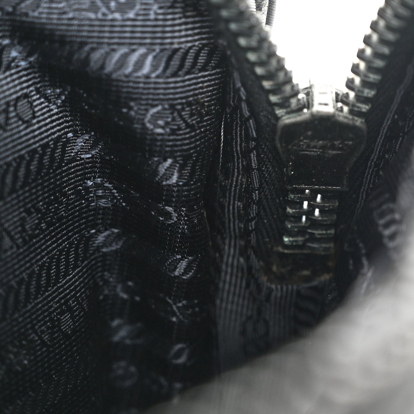 Tessuto Nylon Saffiano Front Pocket Zip Messenger Black