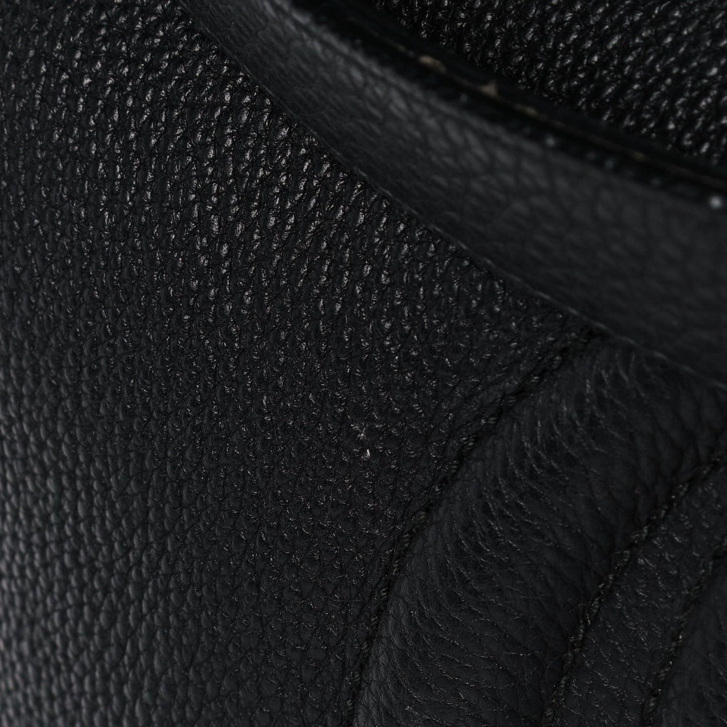 Pebbled Calfskin Large Soho Hobo Black