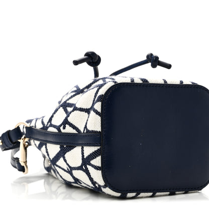 Valentino Garavani Toile Iconographe Nappa Mini Vlogo Signature Bucket Bag White Worker 8 of 9