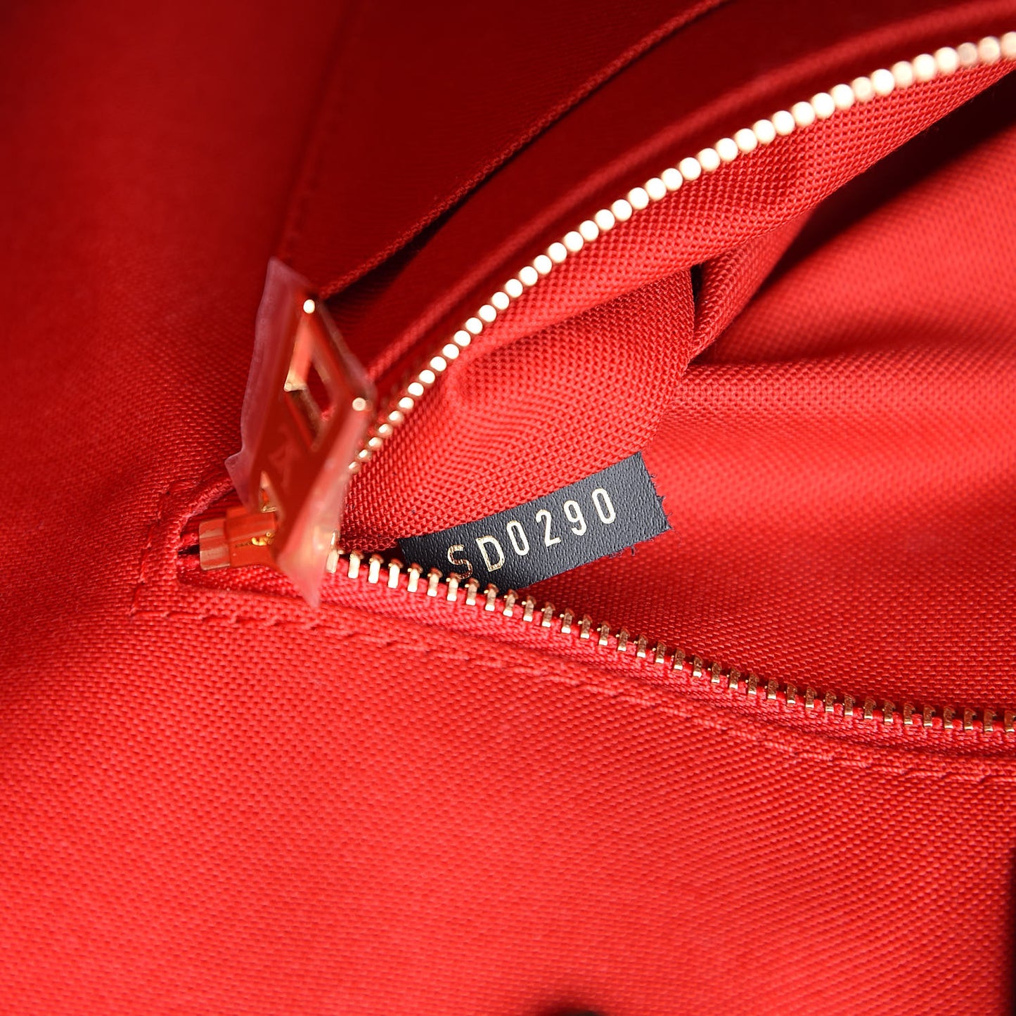 Reverse Monogram Giant Onthego MM
