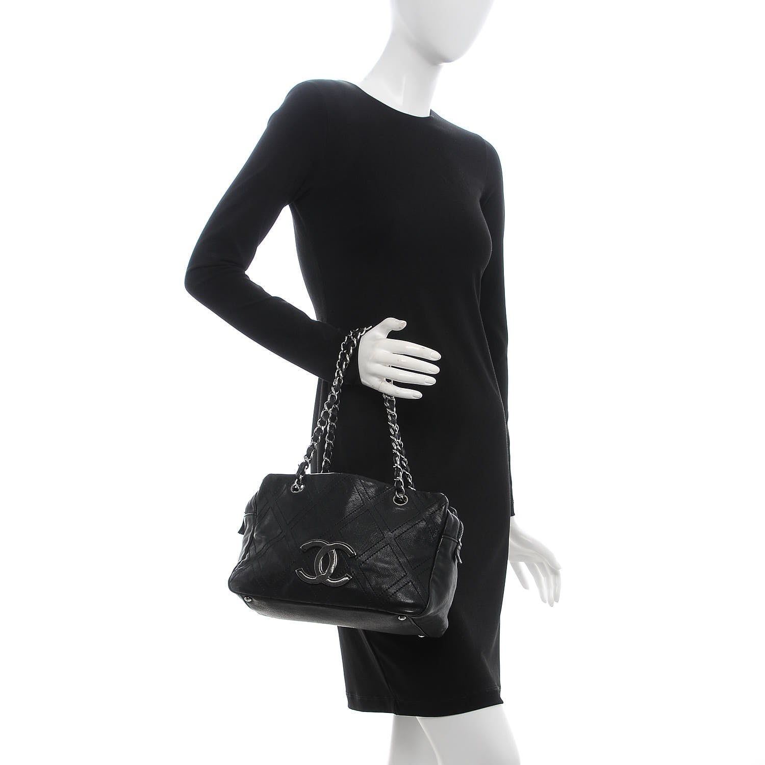 Chanel Calfskin Small Diamond Stitch Tote Black 2 of 7