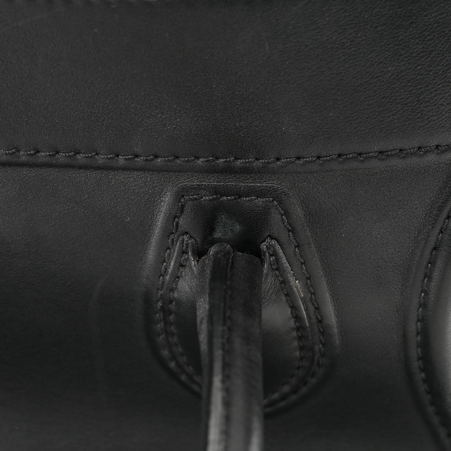 Smooth Calfskin Medium Phantom Luggage Black