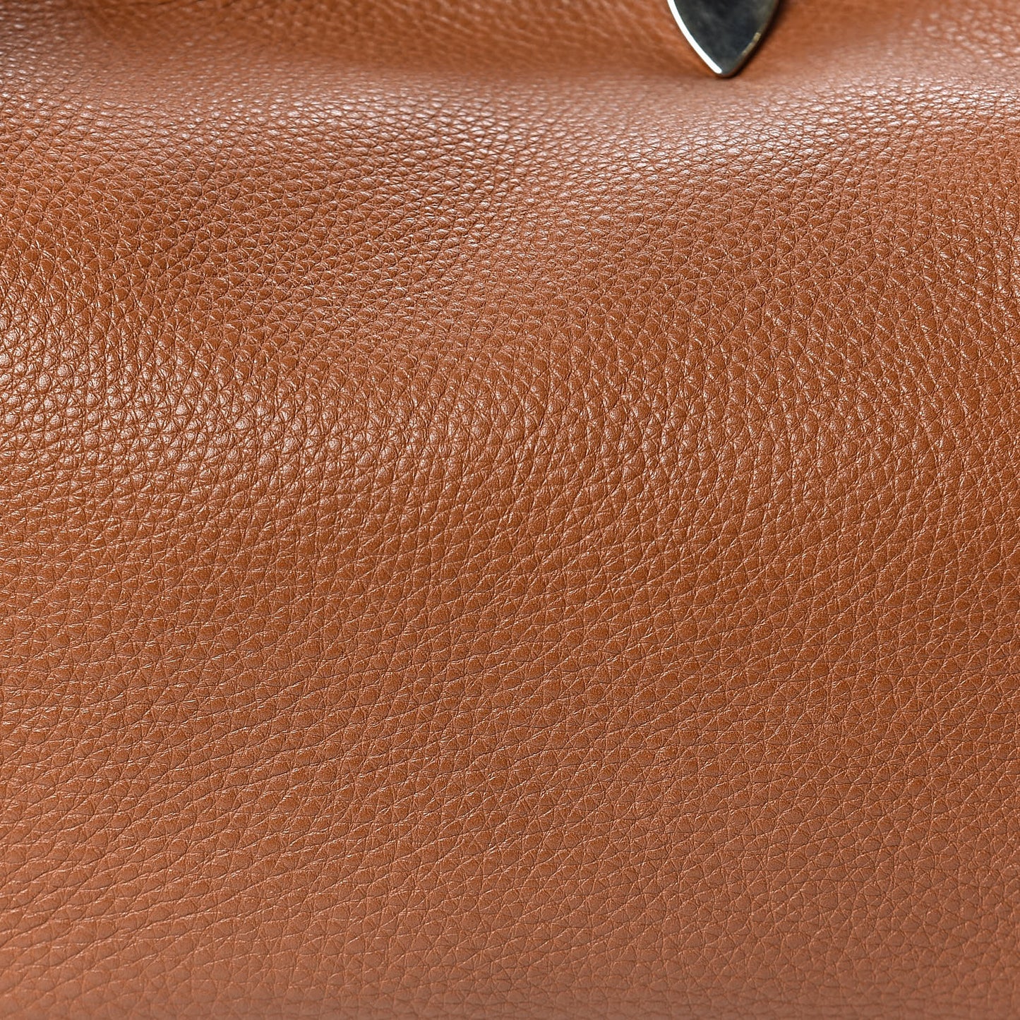 Pebbled Calfskin Medium Rockstud Tote Light Cuir