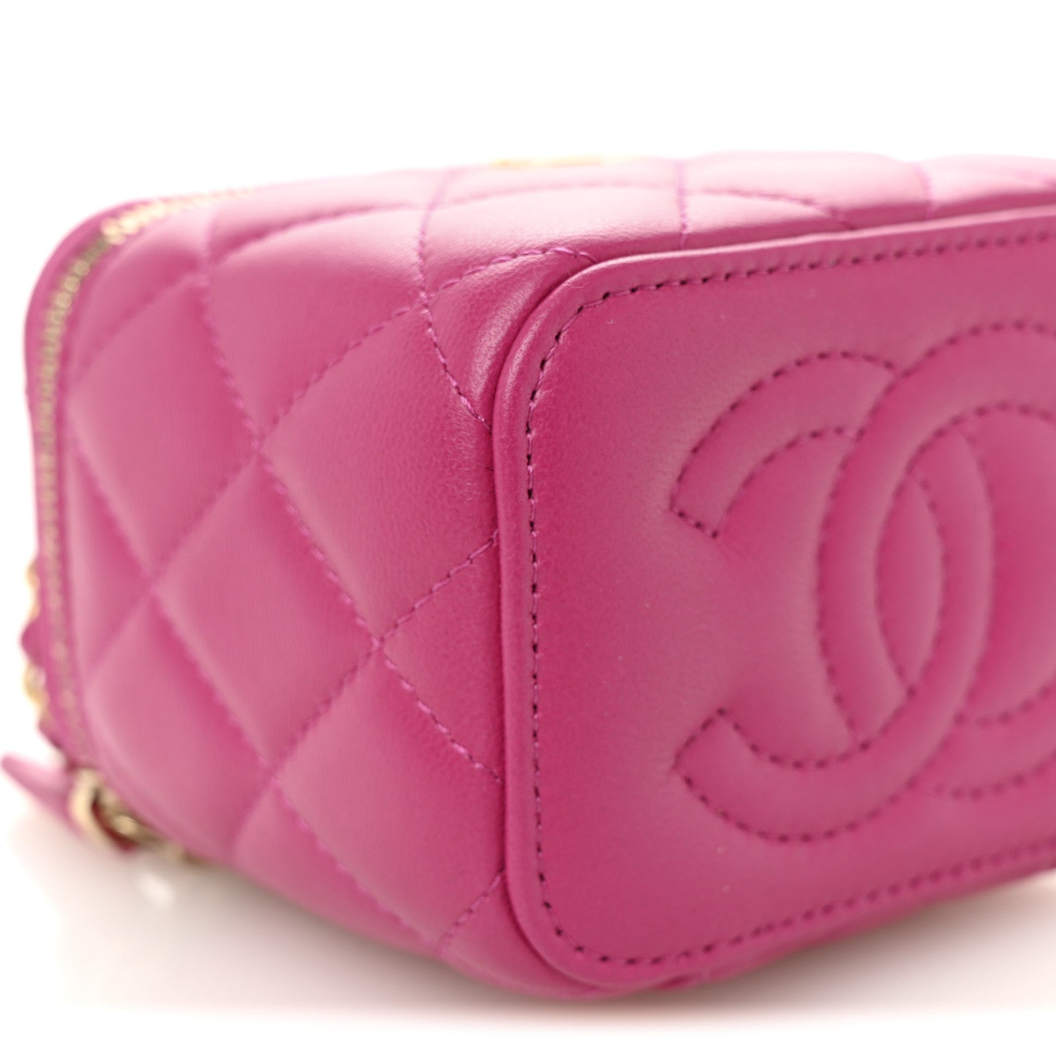 CHANELケースピンク ノベルティ Chanel Lambskin Quilted Pearl Crush Mini Vanity Case With Chain