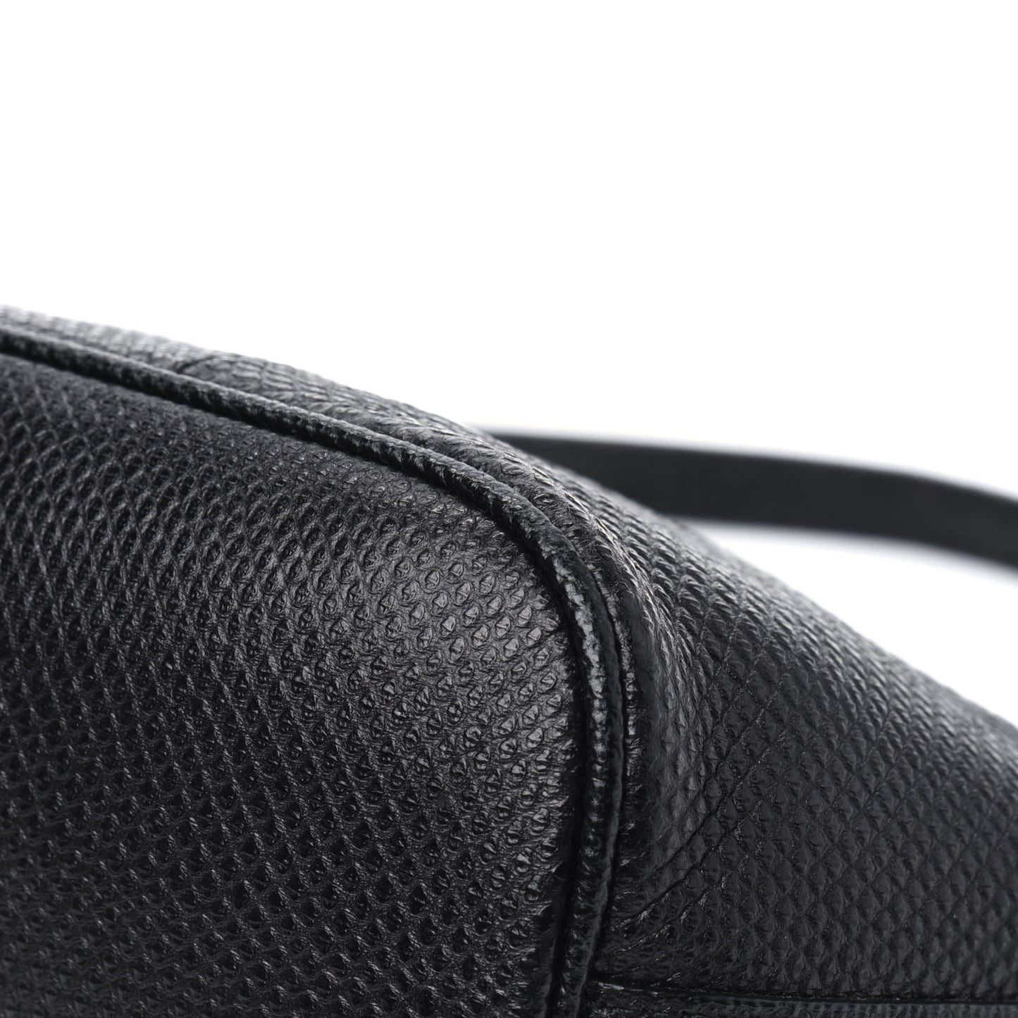 Calfskin Lizard Embossed Boat Pochette Black