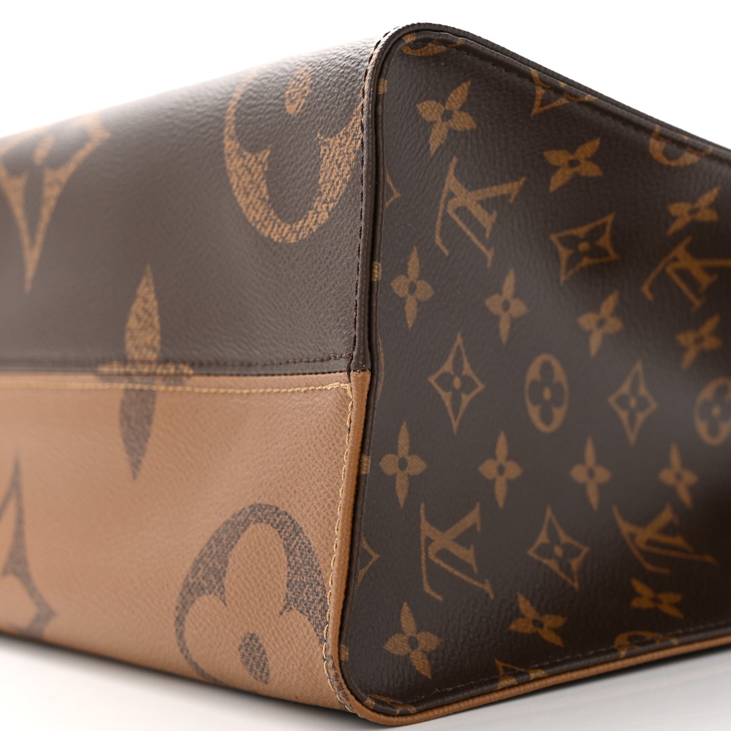 Reverse Monogram Giant Onthego MM