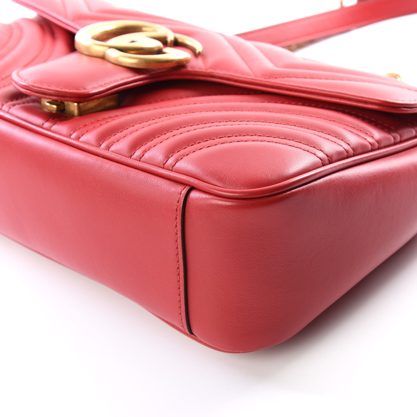 Calfskin Matelasse Small GG Marmont Shoulder Bag Hibiscus Red