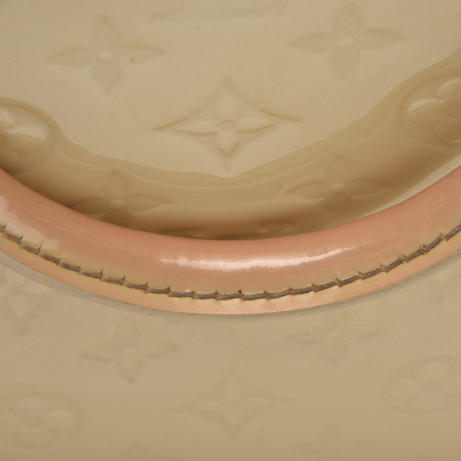 Louis Vuitton Vernis Alma GM Blanc Corail 12 of 13
