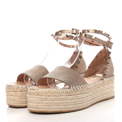 Valentino Garavani Metallic Grained Calfskin Rockstud Ankle Wrap Espadrille Flatform Sandals 41 Skin Natural 3 of 11