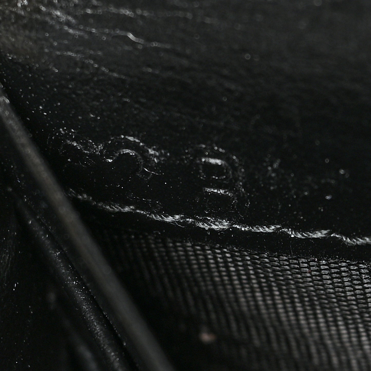 Vitello Move Triangle Logo Miniborse Black