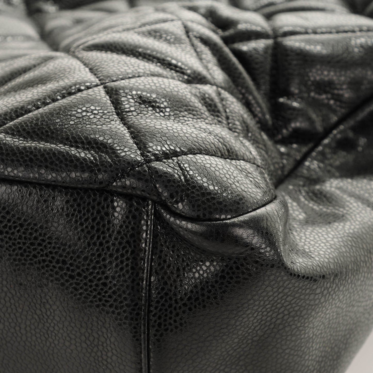 Glazed Caviar Quilted Stretch Spirit Messenger Bag Black