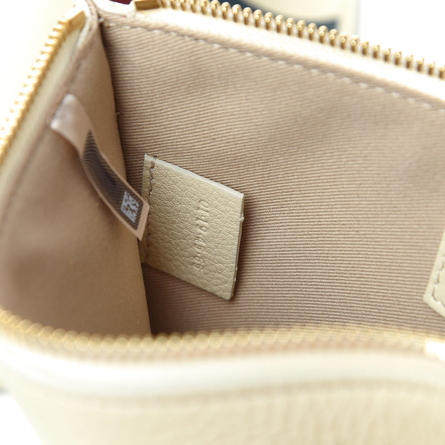 Smooth Calfskin Medium Vick Tote Off White