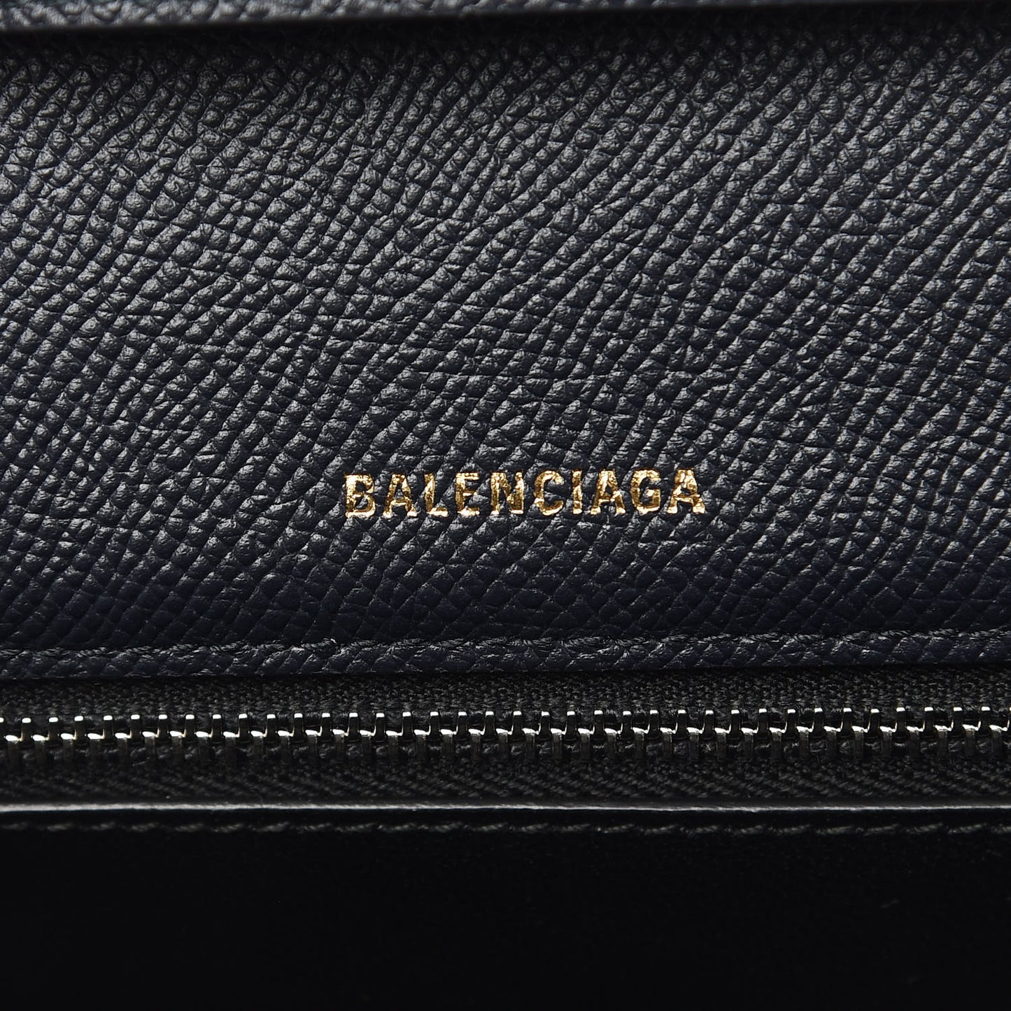 Signature Grained Calfskin Logo S Ville Day Bag Bleu Tempete Jaune