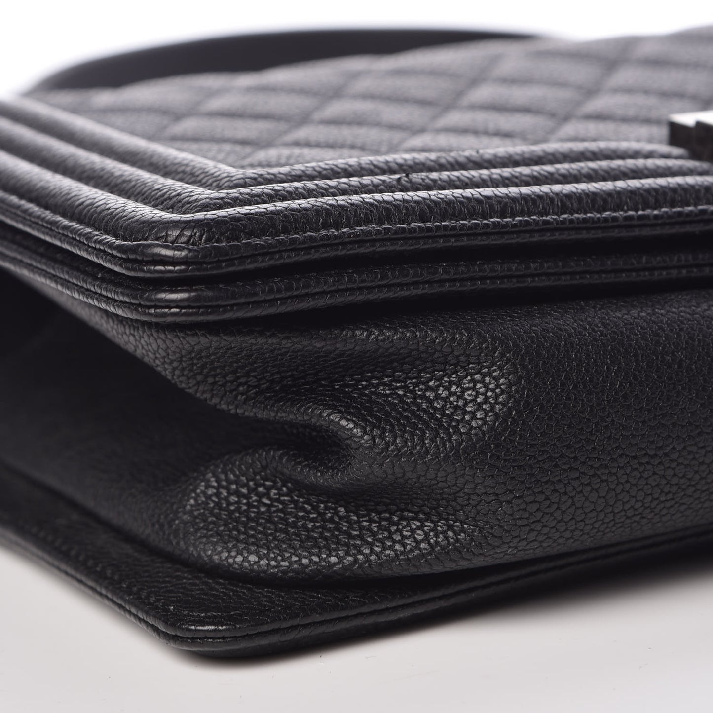 Caviar Quilted Medium Boy Flap Black