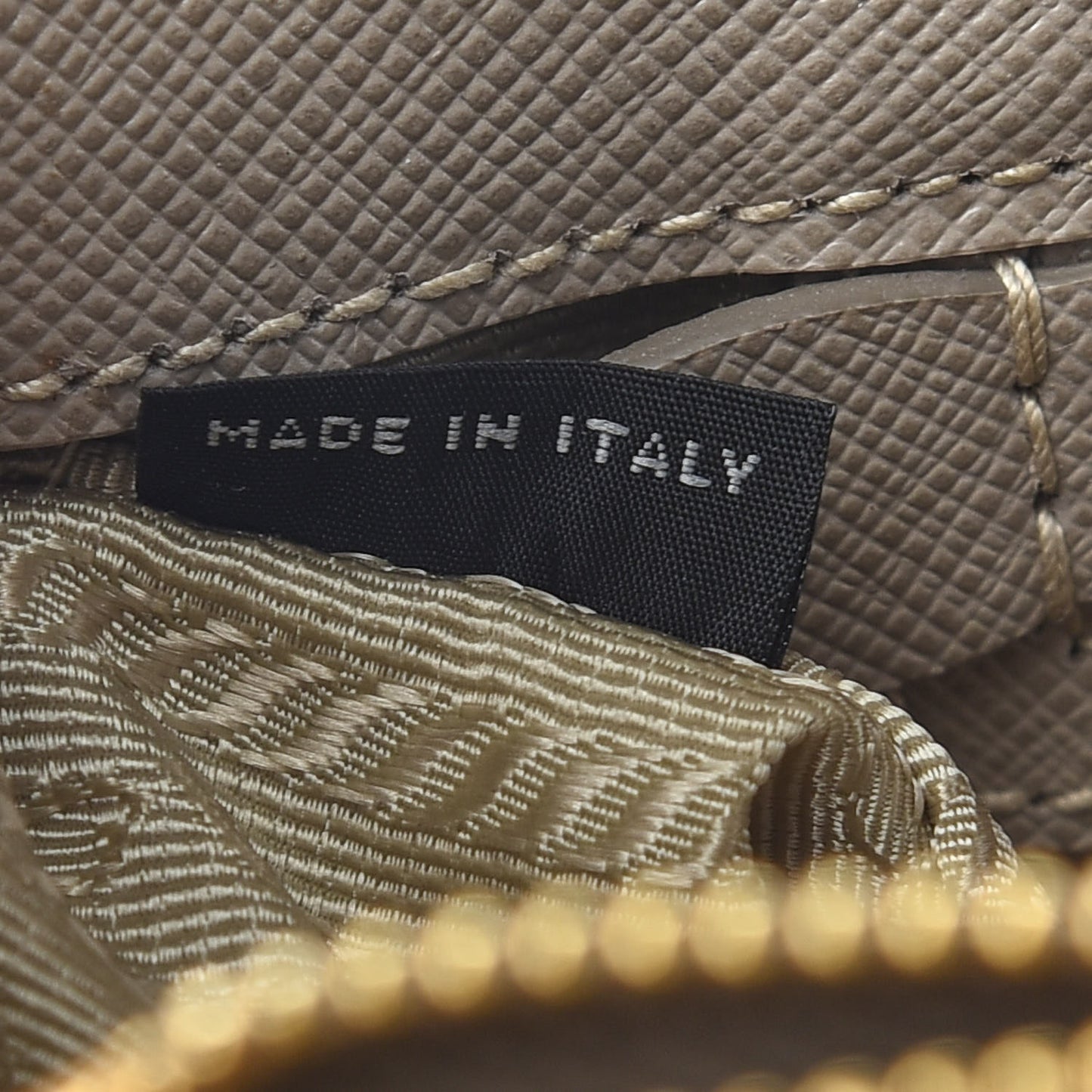 Saffiano Medium Galleria Double Zip Tote Pomice