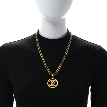 Chanel Chain Link CC Turn Lock Medallion Pendant Necklace Gold 3 of 5