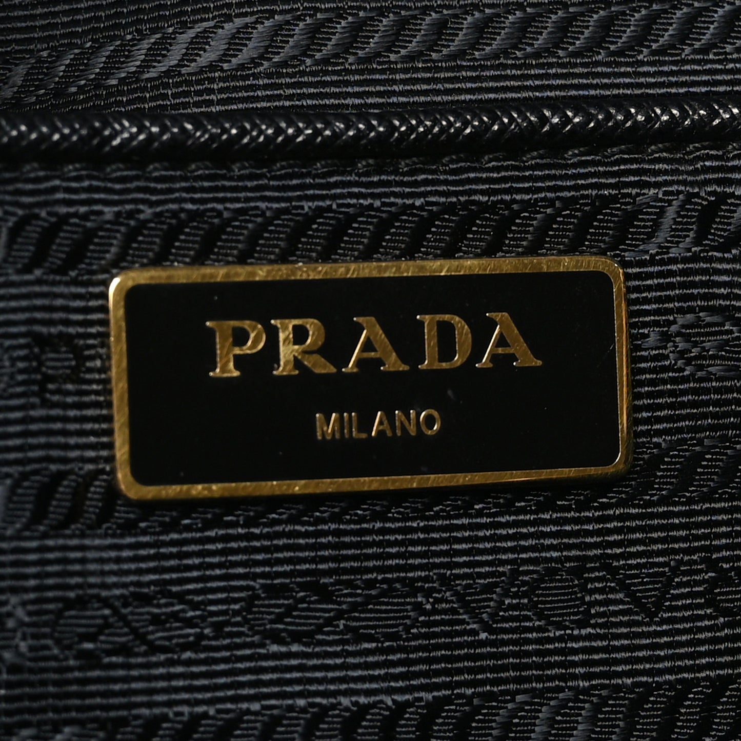 Saffiano Medium Galleria Double Zip Tote Black