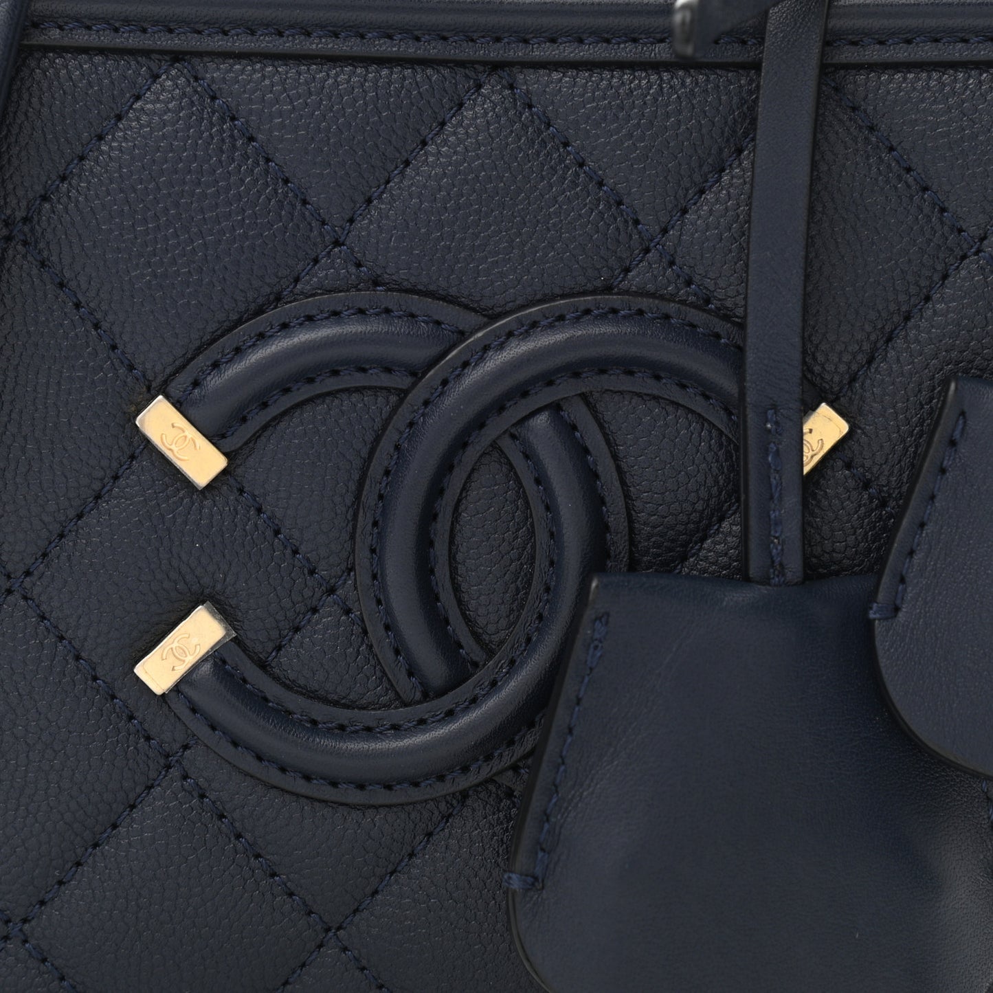 Caviar Quilted Small CC Filigree Vanity Case Navy