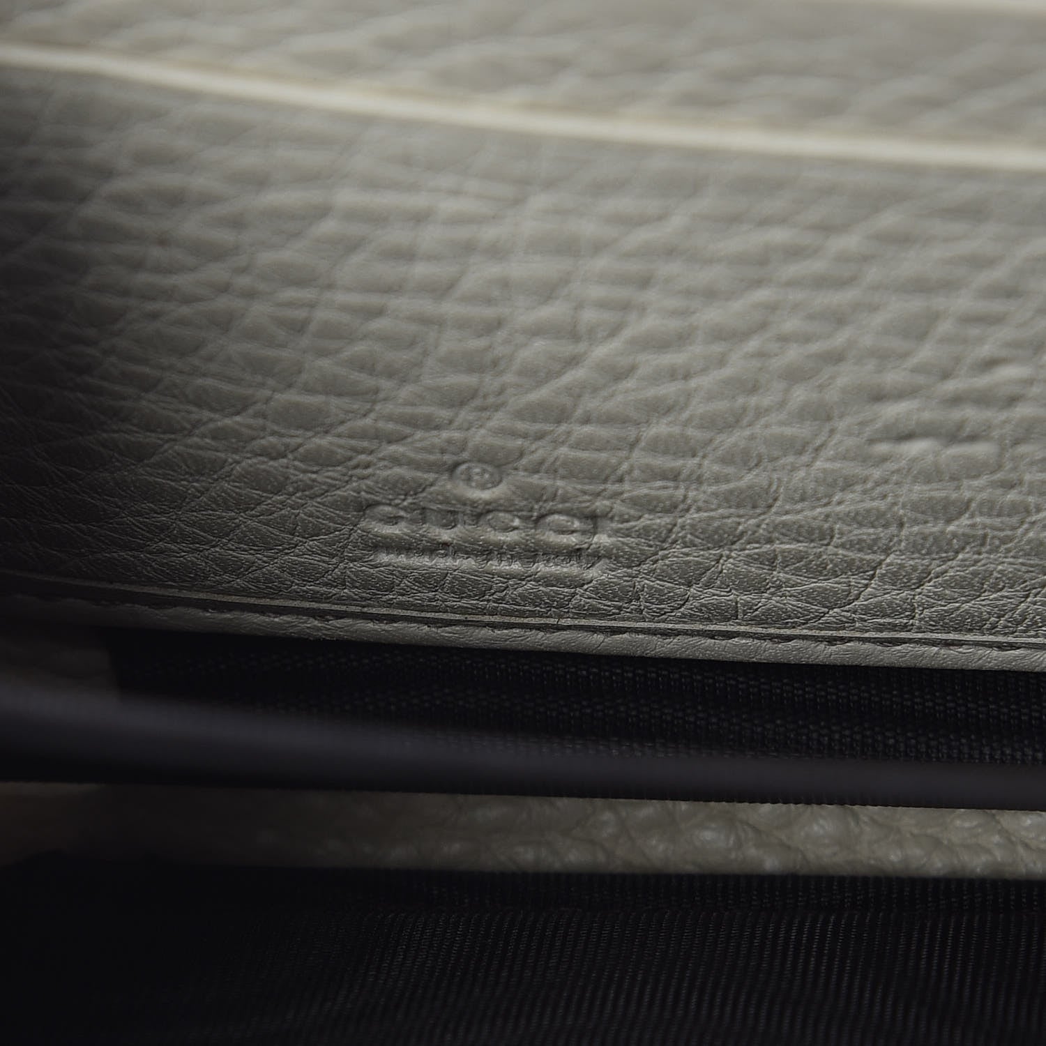 Gucci Pebbled Calfskin Soho Zip Around Wallet Off White 6 of 14