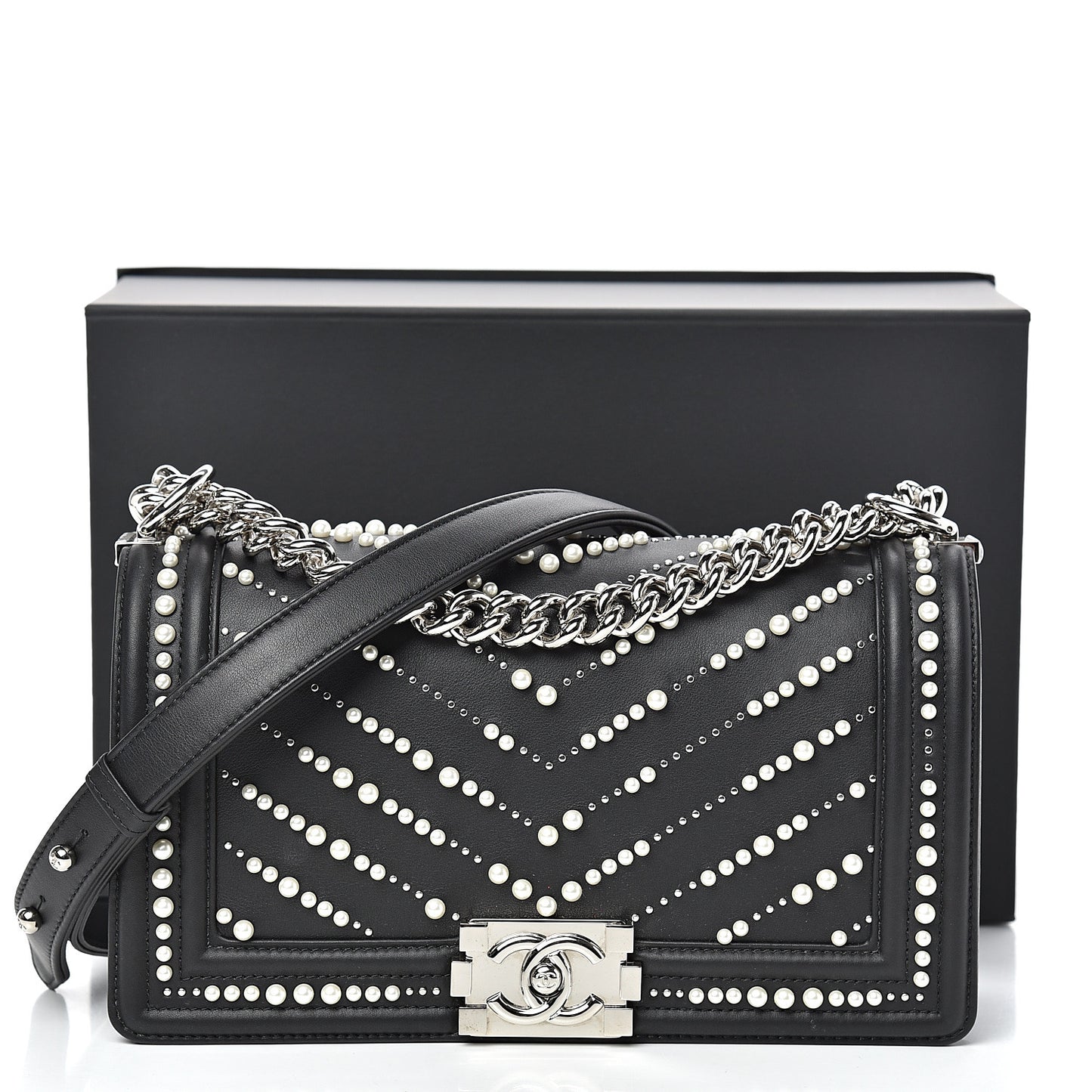 Calfskin Pearl Chevron Medium Boy Flap Black