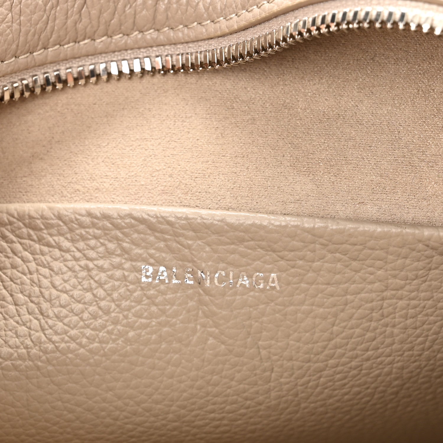 Balenciaga Calfskin Logo M Everyday Camera Bag Beige 6 of 9