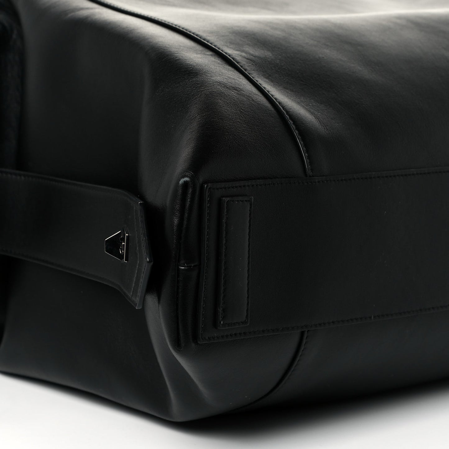 Smooth Calfskin Medium Soft Antigona Black
