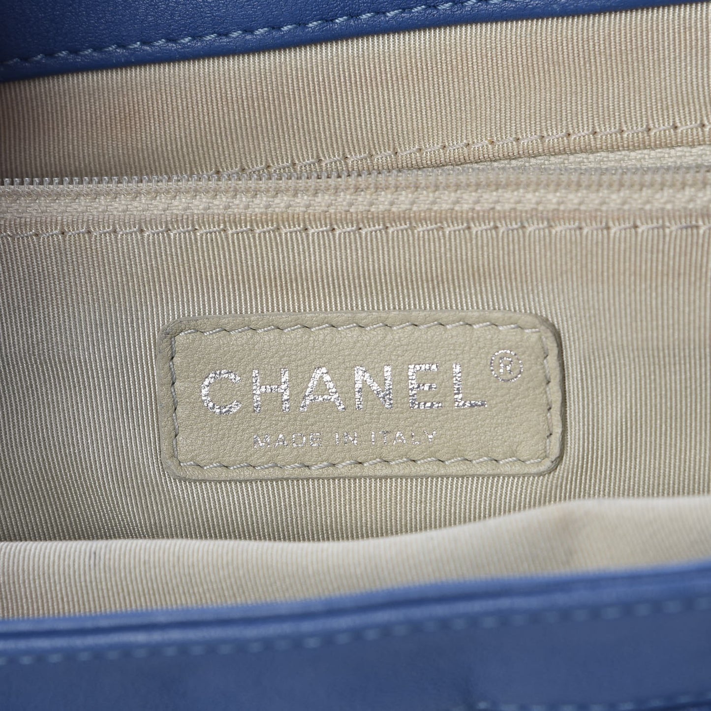 Washed Lambskin Quilted Medium Chain Around Messenger Blue